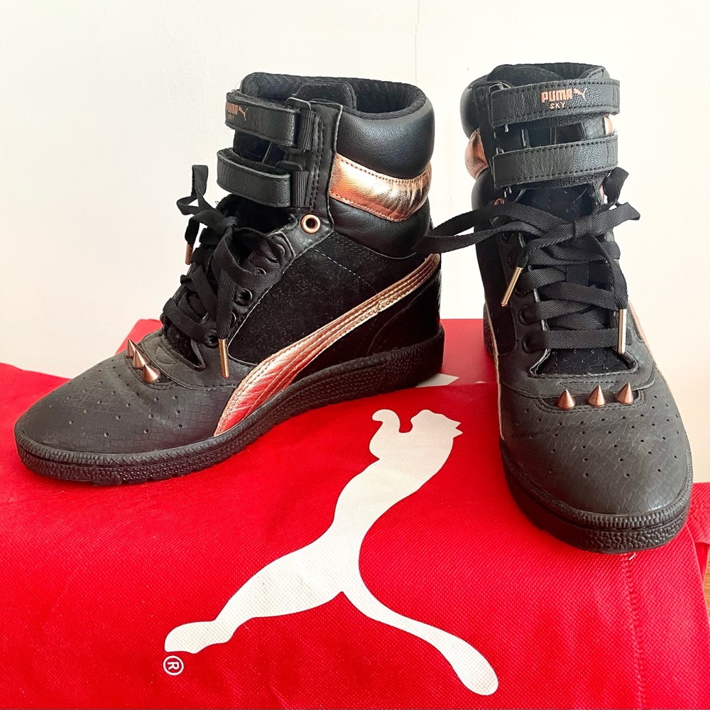 Puma Womens Sport Lifestyle Hidden Wedge Sneaker with Gold Spikes Black and Gold - Picture 12 of 12